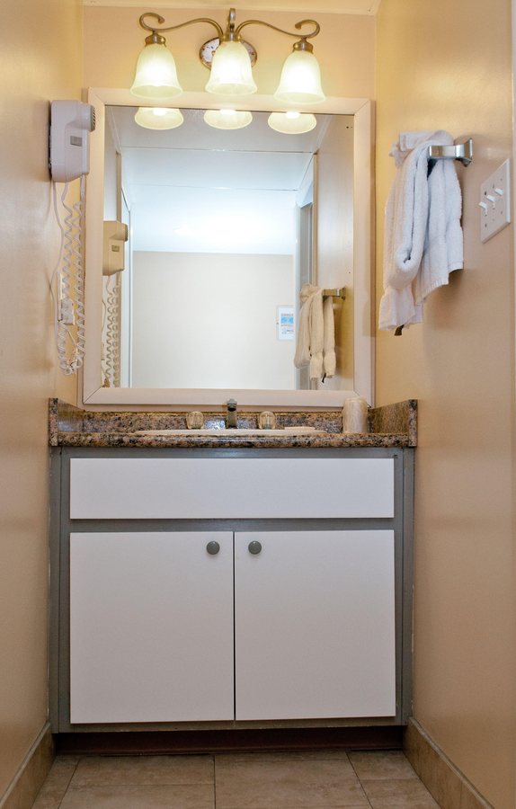 Osprey on the Gulf — Bathroom