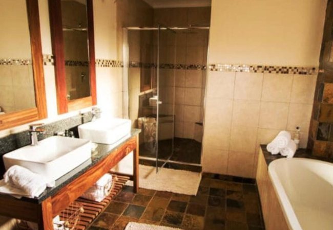 Otterskloof Private Game Reserve — Bathroom