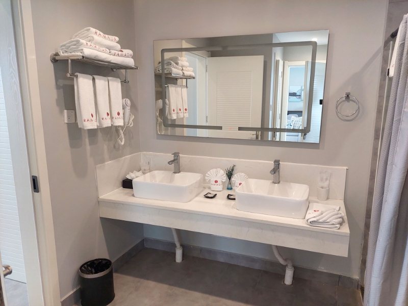 Oualie Beach Resort — Bathroom