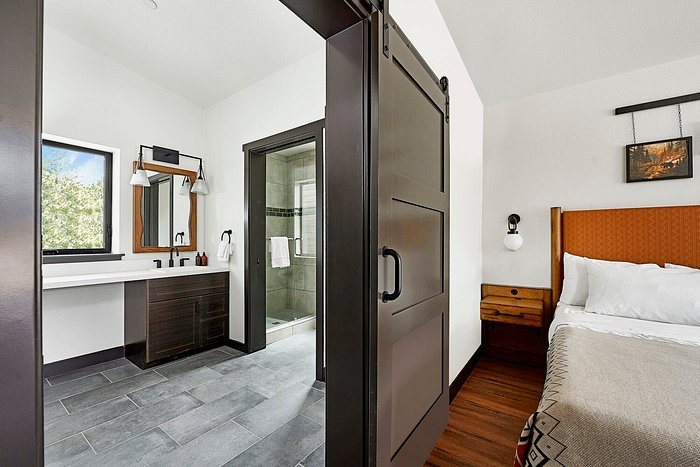 Outbound Mammoth — Bathroom
