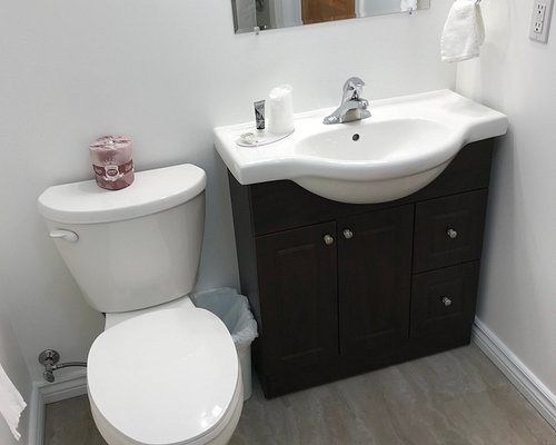 Outdoorsman Motel — Bathroom