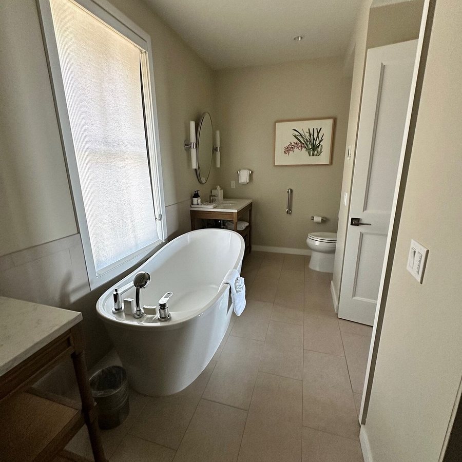 Outlook Inn On Orcas Island — Bathroom