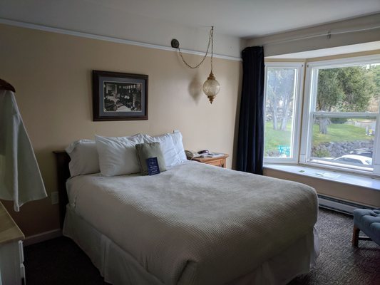 Outlook Inn On Orcas Island — Guest room