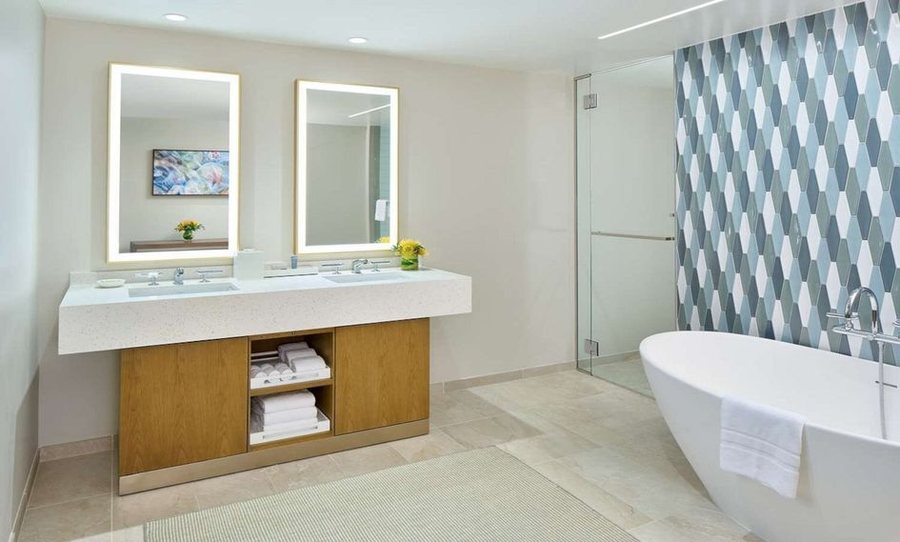 OUTRIGGER Kona Resort Spa Kailua Kona Island of Hawaii Hawaii — Bathroom