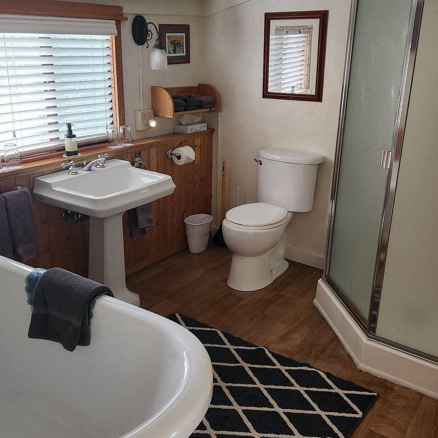 Outside Inn — Bathroom