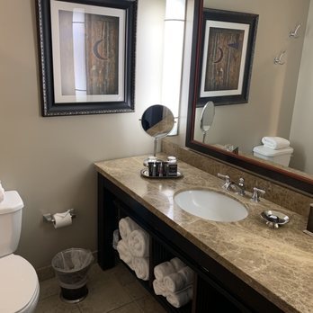 Overton Hotel Conference Center — Bathroom