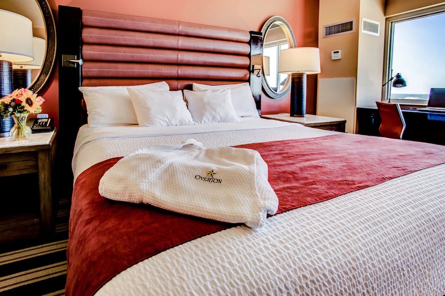Overton Hotel Conference Center — Guest room