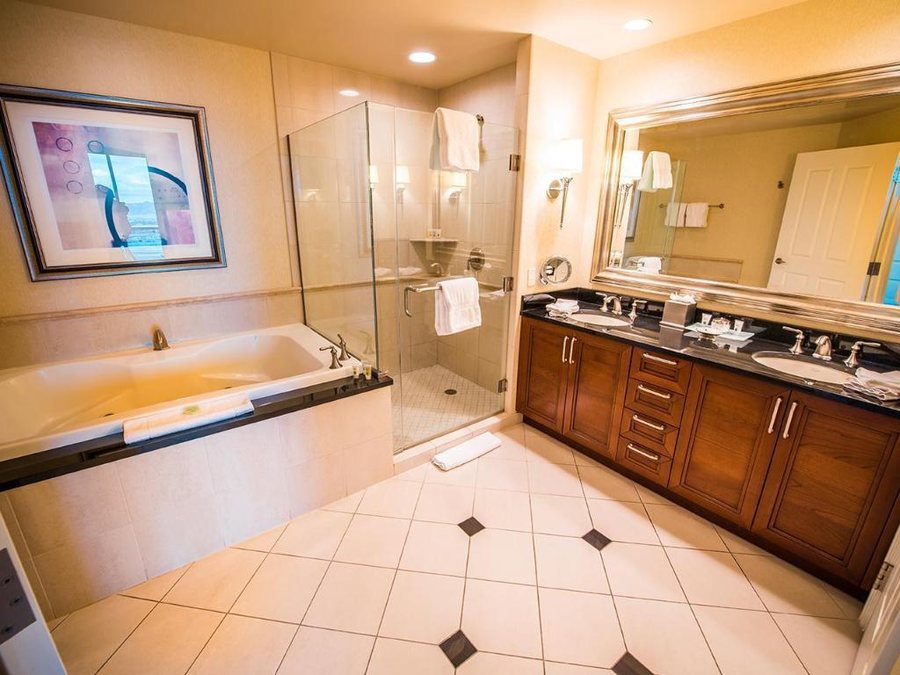 Owners Suites at Signature Las Vegas Nevada — Bathroom