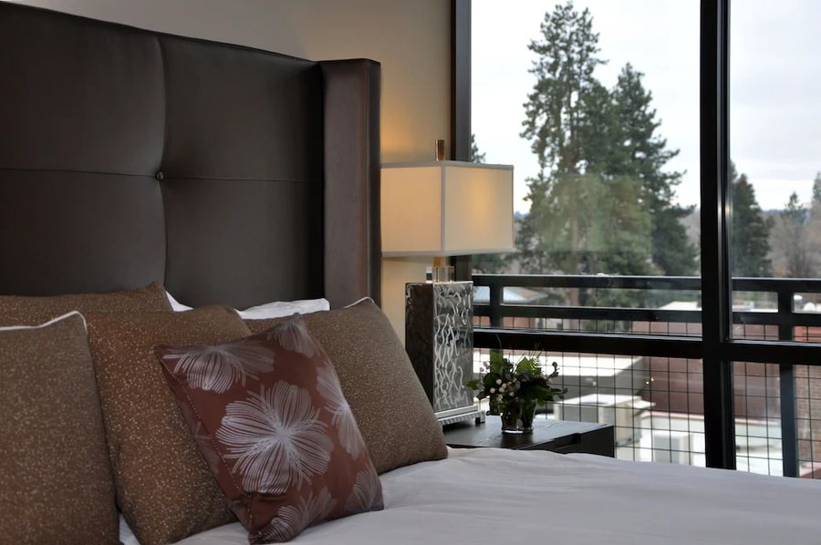 Oxford Hotel Bend — Guest room
