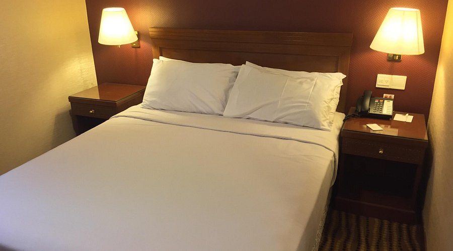 Oxford Hotel — Guest room