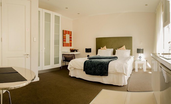 Oxford House — Guest room