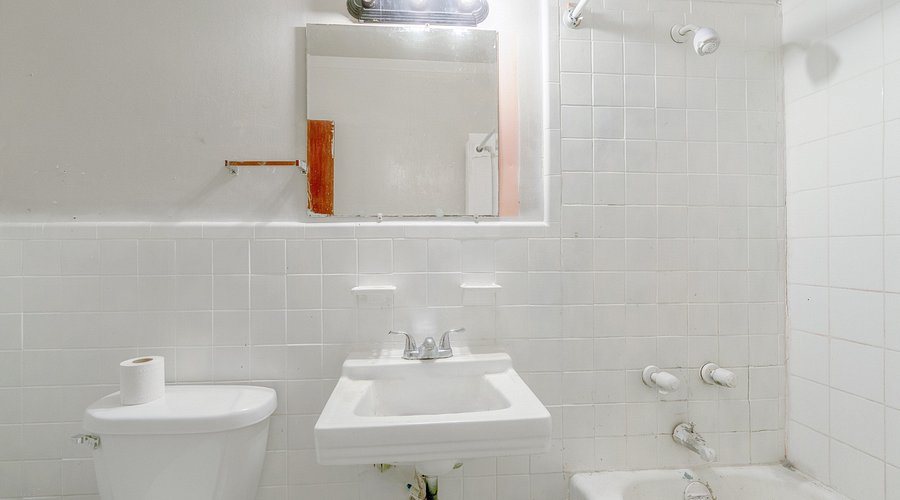 OYO Hotel Corpus Christi North I 37 — Bathroom