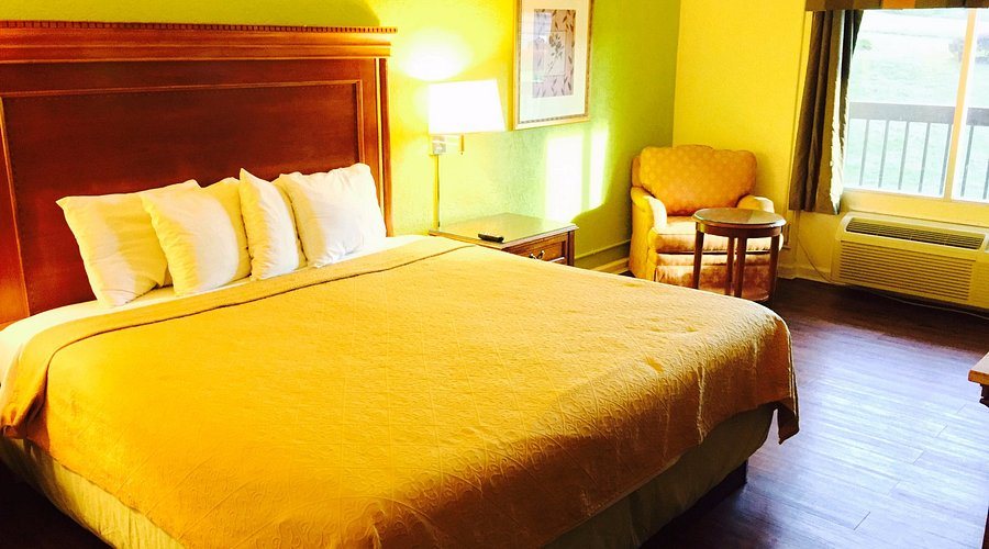 OYO Hotel M Morgantown WVU Area — Guest room