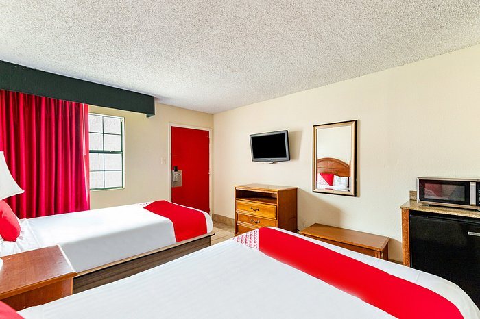 OYO Hotel San Antonio Lackland Air Force Base West — Guest room