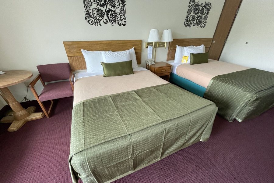 Ozark Valley Inn — Guest room