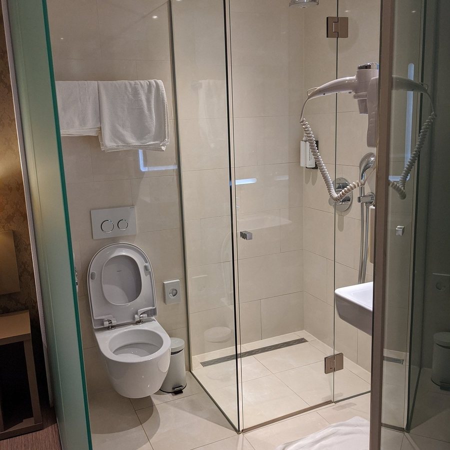 OZO Hotels Cordial — Bathroom