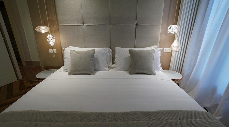 P 1779 — Guest room
