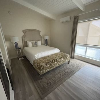 Pacific Crest Hotel — Guest room
