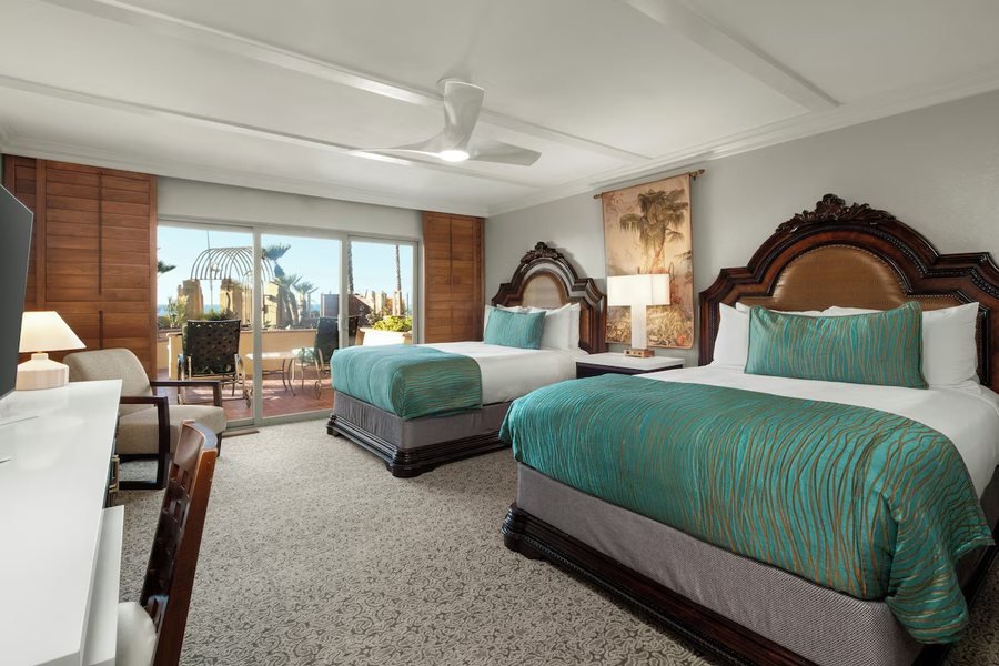 Pacific Terrace Hotel — Guest room