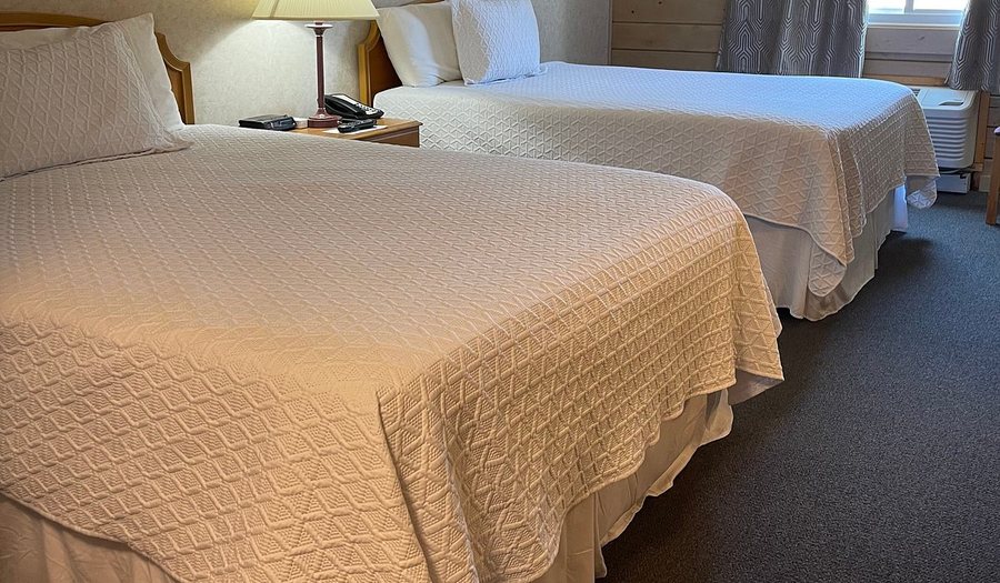 Paddle Wheel Inn — Guest room