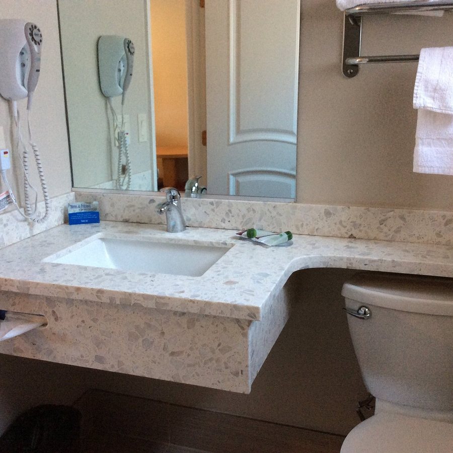 Padre Oaks — Bathroom