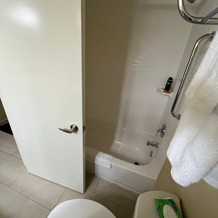 Pagosa Lodge — Bathroom
