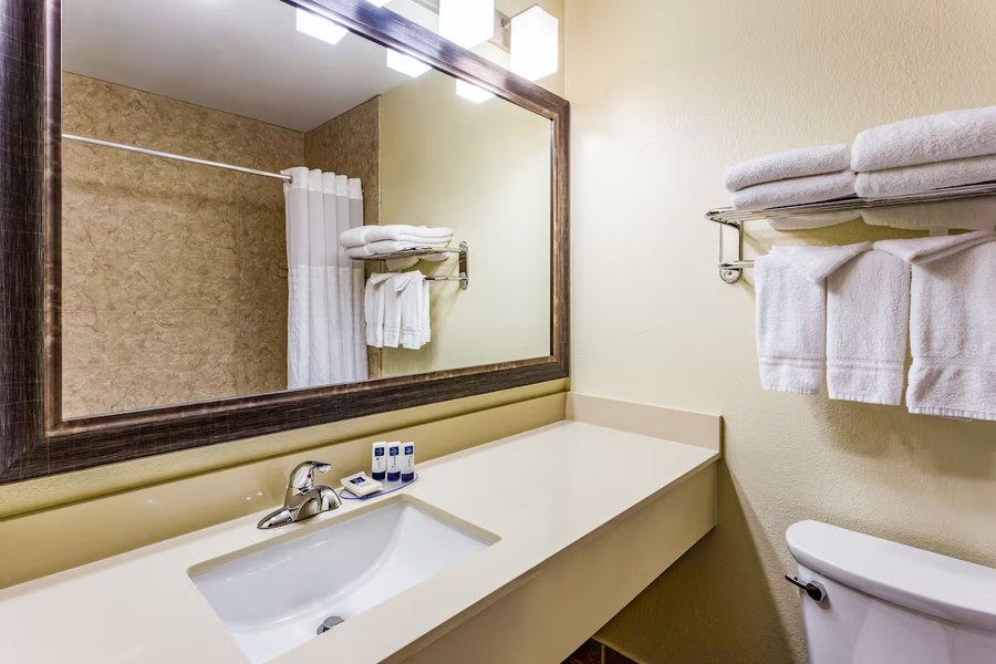 Painted Sky Inn — Bathroom