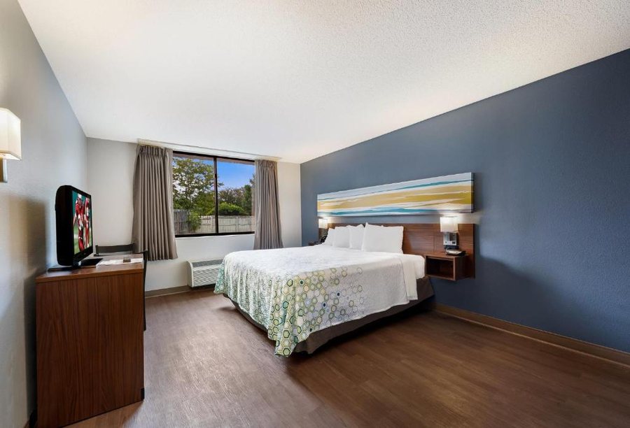 Painted Sky Inn — Guest room