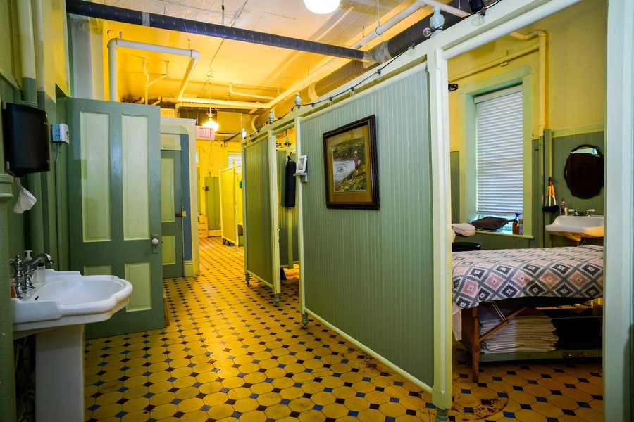 Palace Hotel Bath House Spa — Bathroom