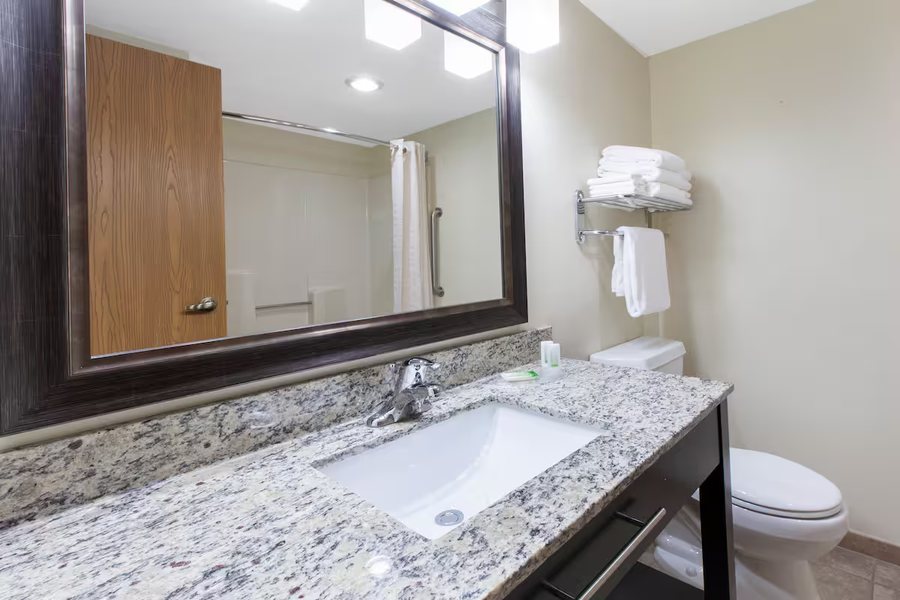 Palace Hotel — Bathroom
