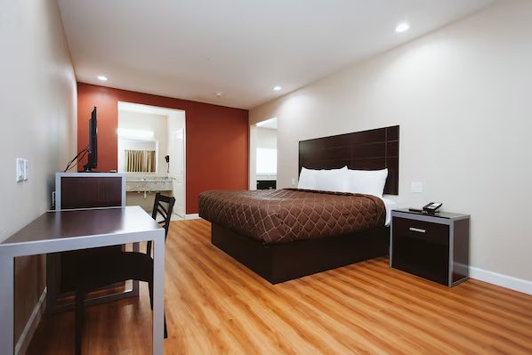 Palace Inn 290 Fairbanks — Guest room