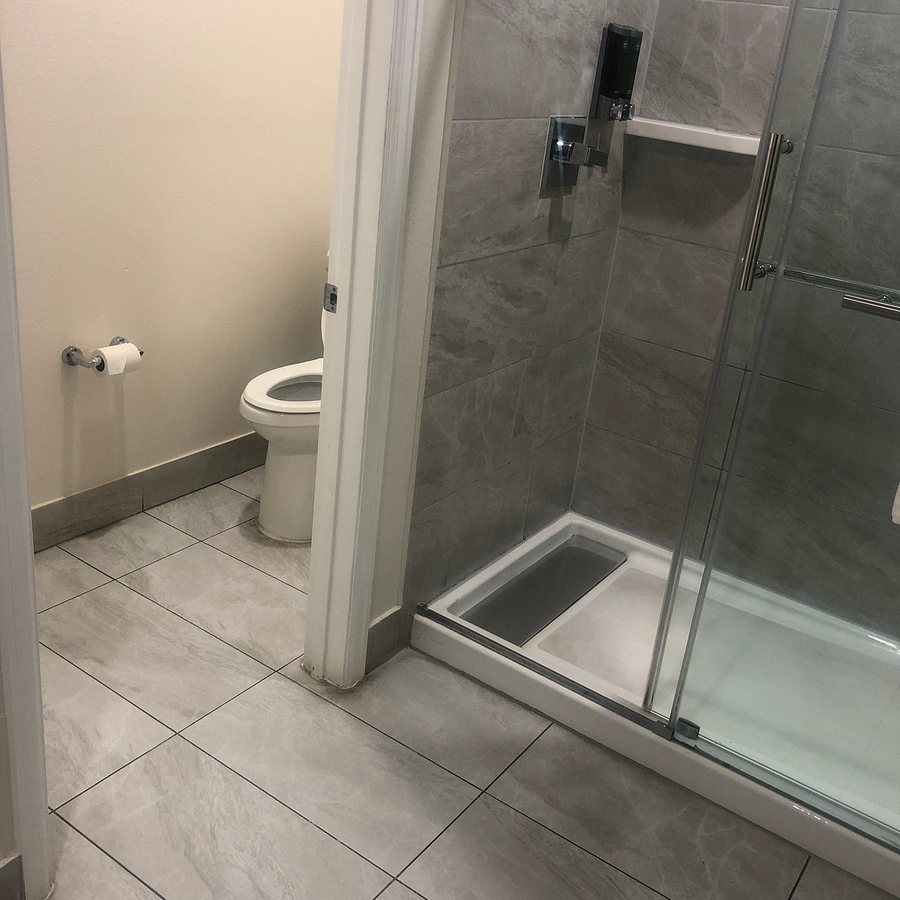Palace Inn Blue Federal Road — Bathroom