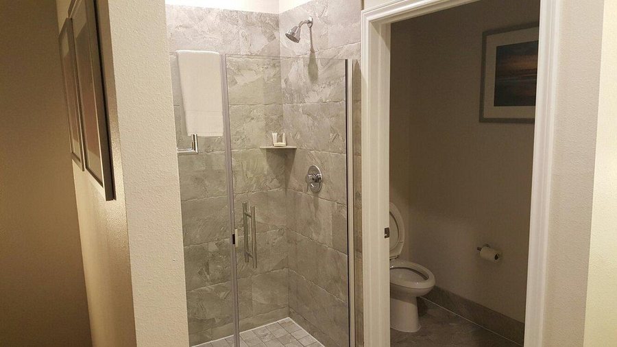 Palace Inn Blue I 45 Woodridge — Bathroom