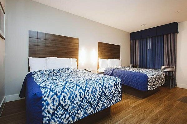 Palace Inn I 45 Wayside — Guest room
