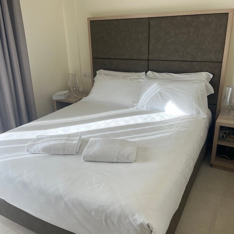 Palace Lido Hotel Suites — Guest room