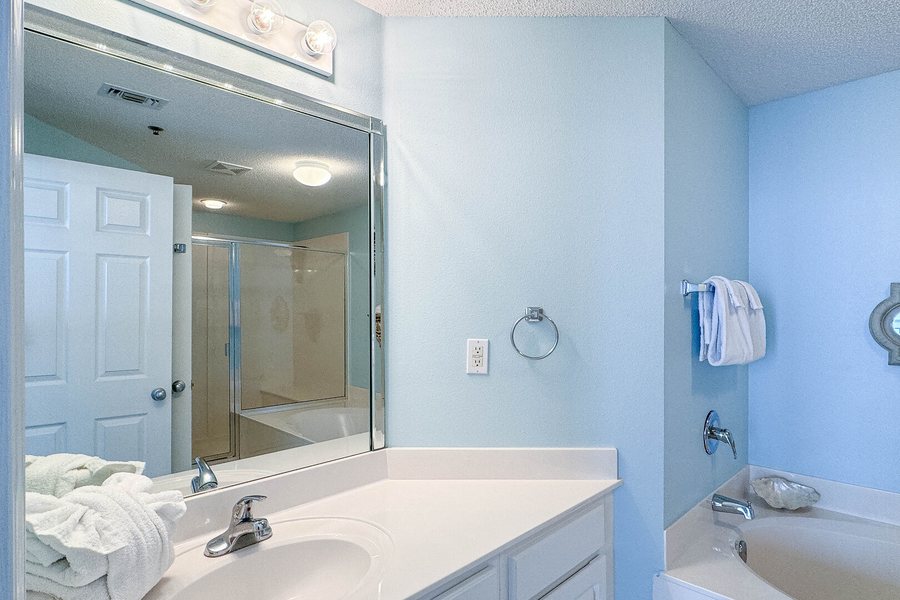 Palacio Condominiums — Bathroom
