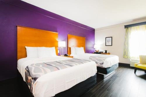 Palacio Royale Inn Signature — Guest room