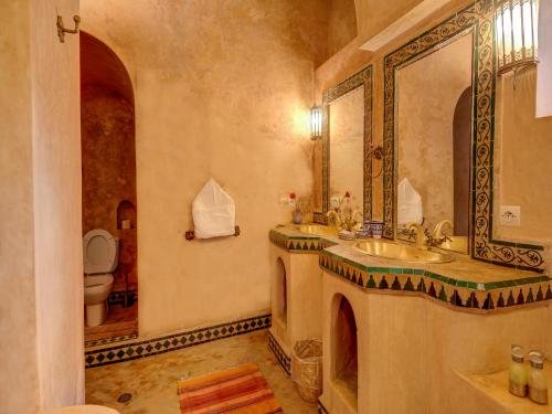 Palais Tinmel — Bathroom