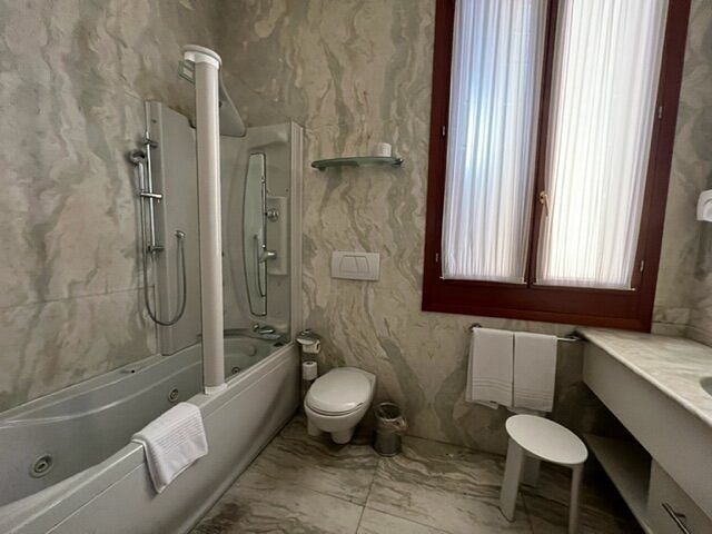 Palazzetto Foscari — Bathroom