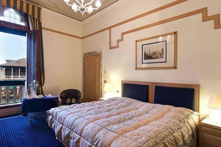 Palazzetto Foscari — Guest room