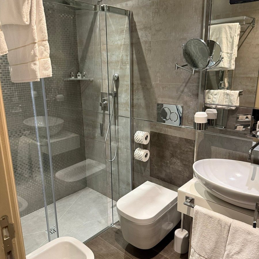 Palazzetto Madonna — Bathroom