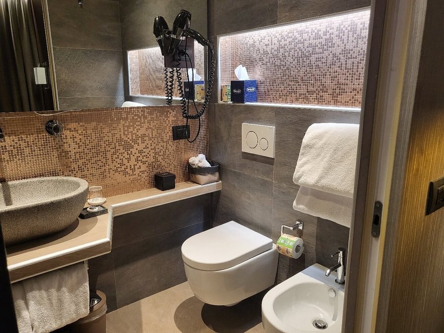 Palazzo Alfieri — Bathroom