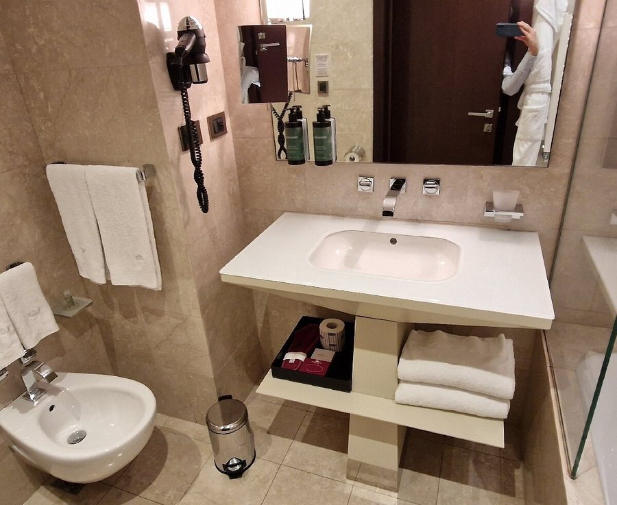 Palazzo Cornalia — Bathroom