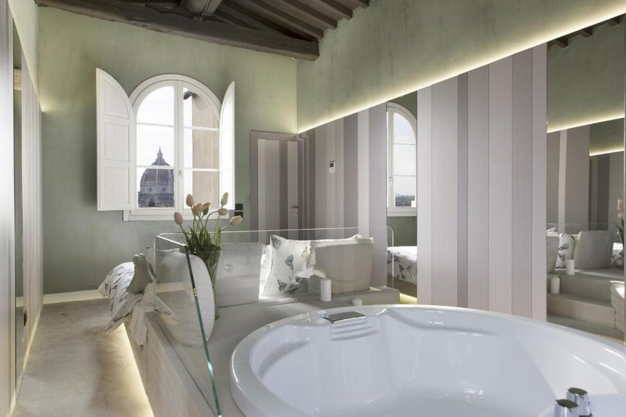 Palazzo dei Ciompi Suites Apartments — Bathroom