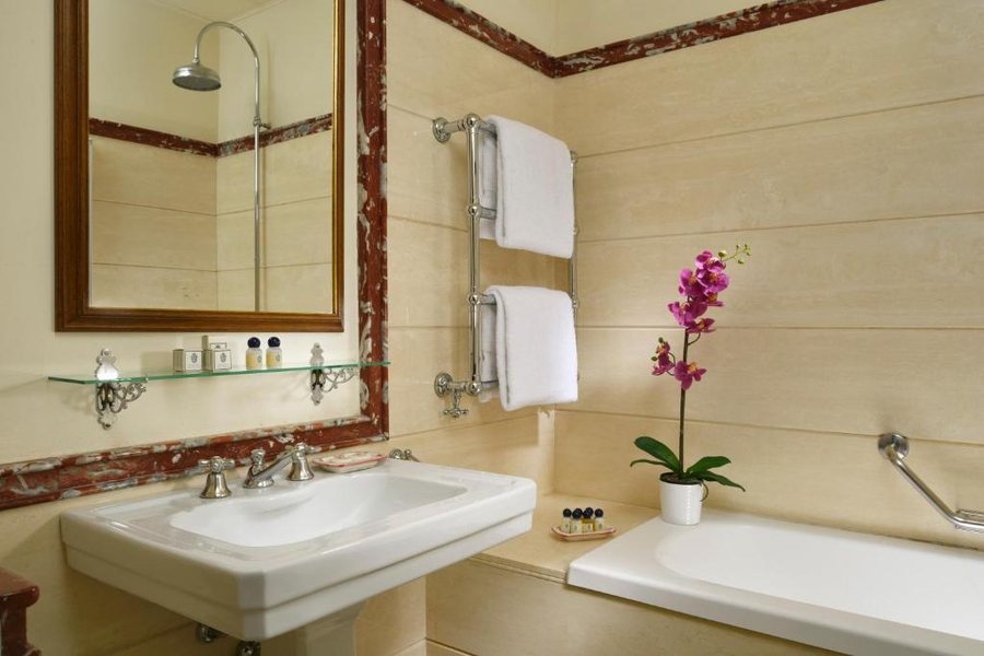 Palazzo Dei Conti Residenza D Epoca — Bathroom