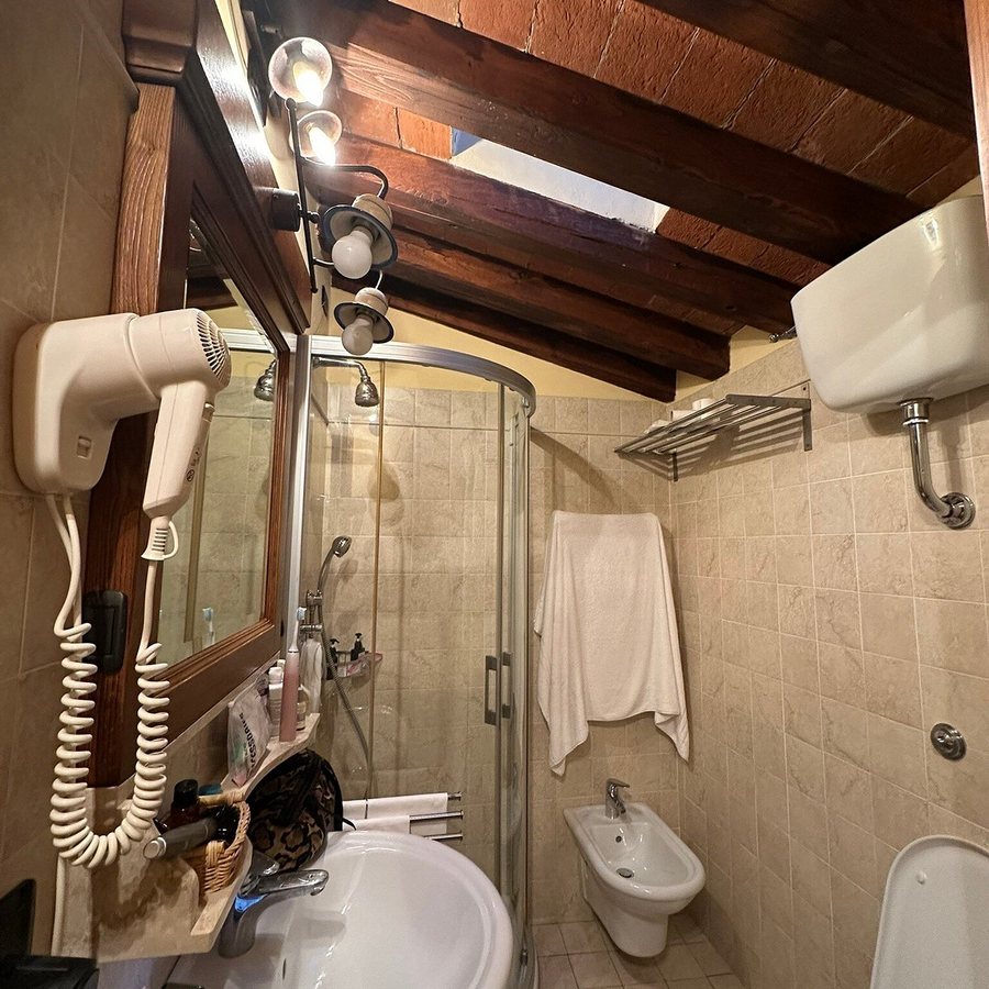 Palazzo Graziani — Bathroom