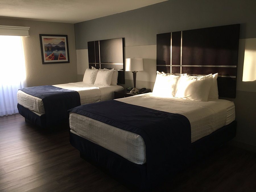 Palazzo Lakeside Hotel — Guest room