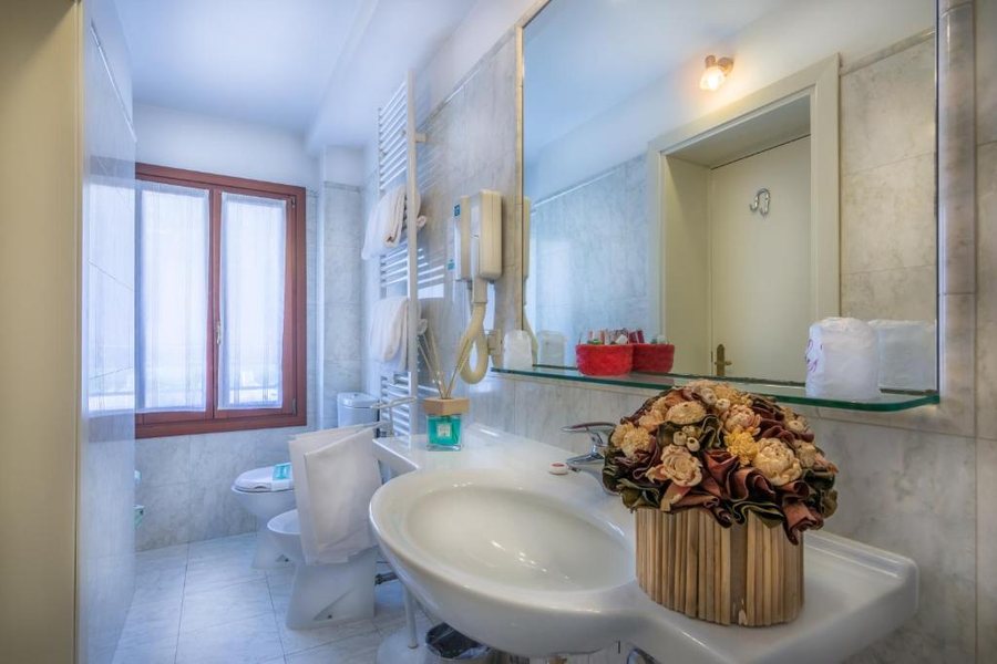 Palazzo Marcello Hotel Al Sole — Bathroom
