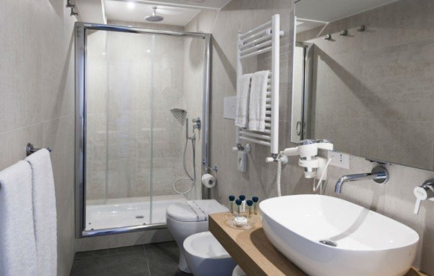 Palazzo Natoli Boutique Hotel — Bathroom