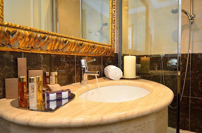 Palazzo Odoni — Bathroom